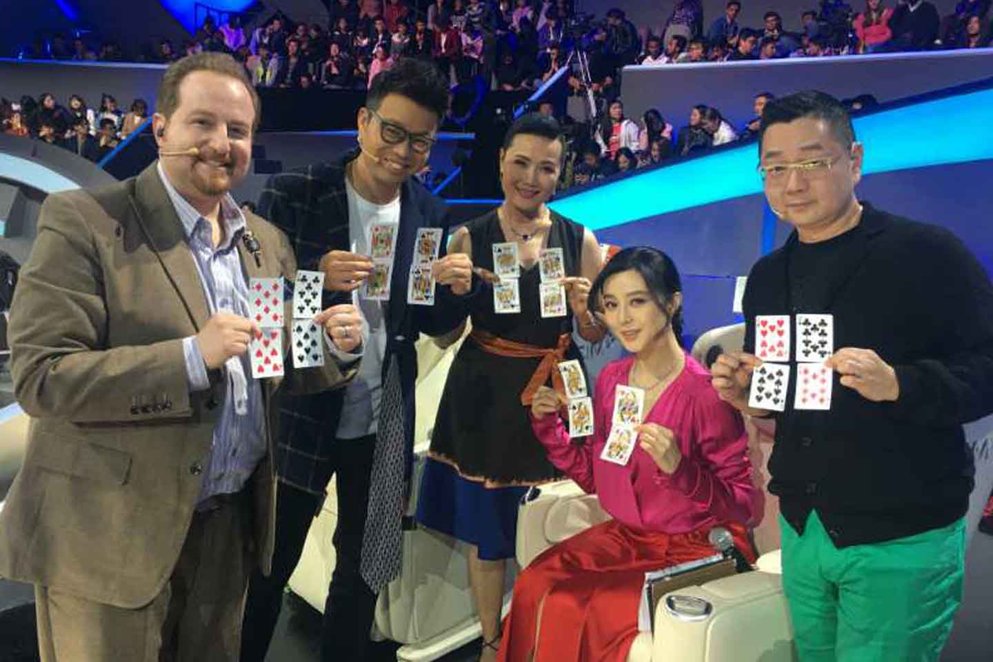 Amazing Magician Celebrity Judges Performing Lee Asher's Ripper Card Trick Fan Bing Bing and the rest of the celebrity judges performing Lee Asher's The Ripper