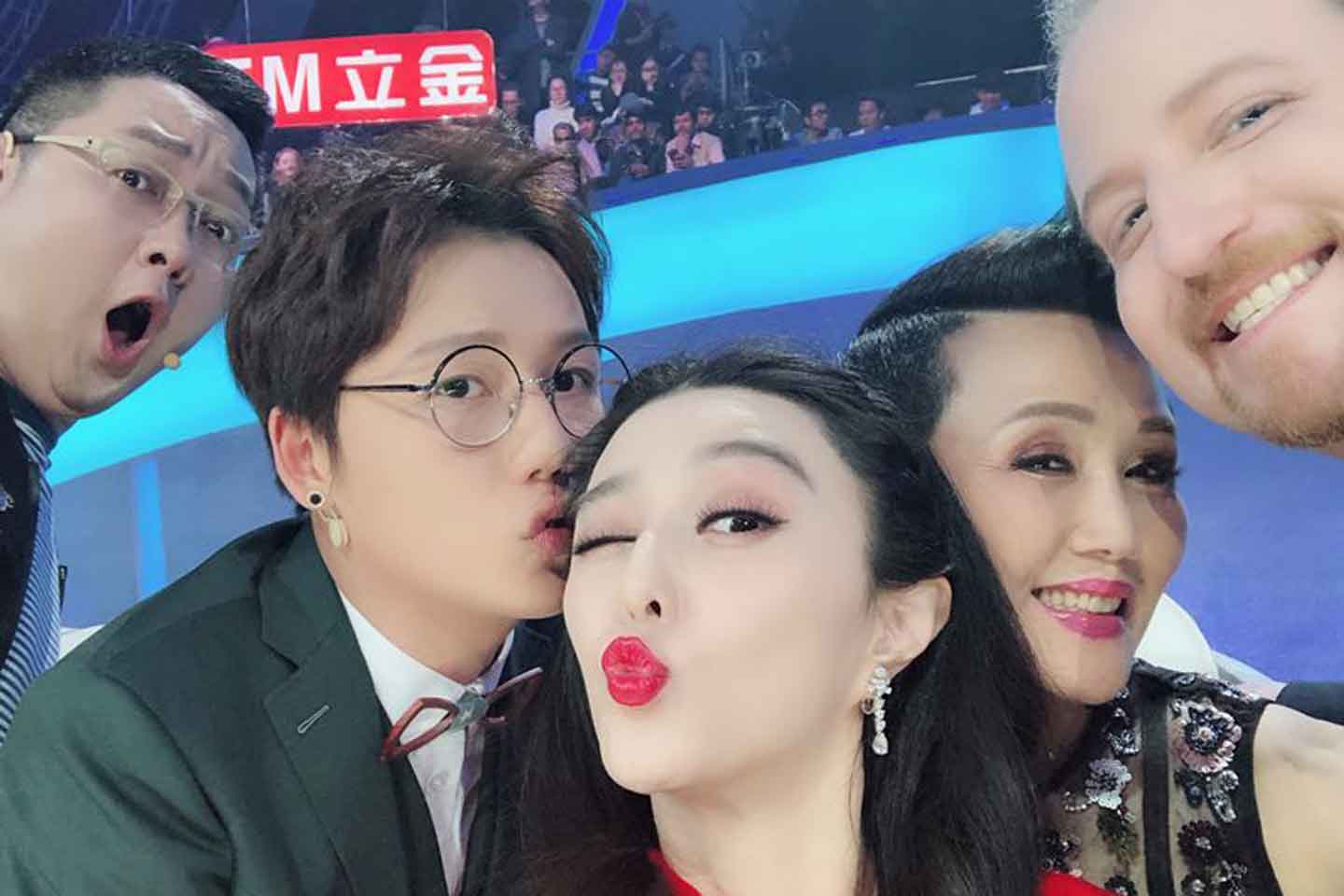 Selfie of Amazing Magicians Judges Zhang Shaogang, Liu Way, Fan Bing Bing, Juliana Chen & Lee Asher Selfie of Amazing Magicians Judges